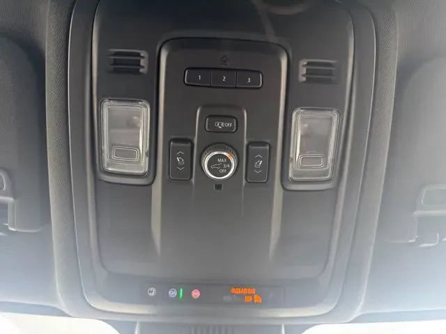 Used 2024 Chevrolet Suburban Premier AWD/4WD image 30