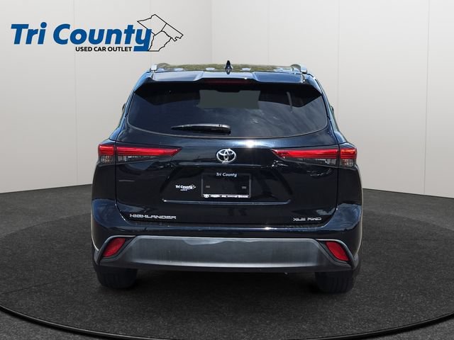 Used 2023 Toyota Highlander XLE AWD/4WD image 6