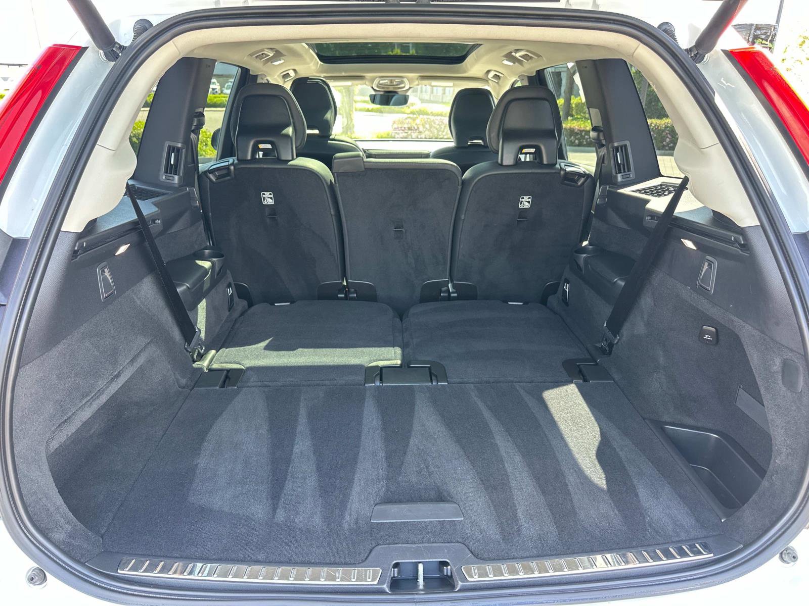 Certified 2023 Volvo XC90 T8 Plus image 21