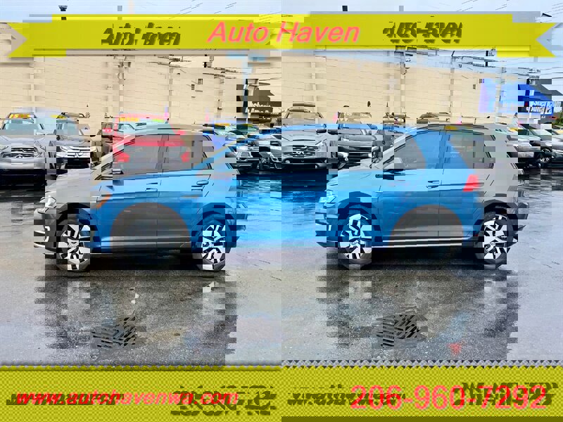 Used 2016 Volkswagen e-Golf SE image 4