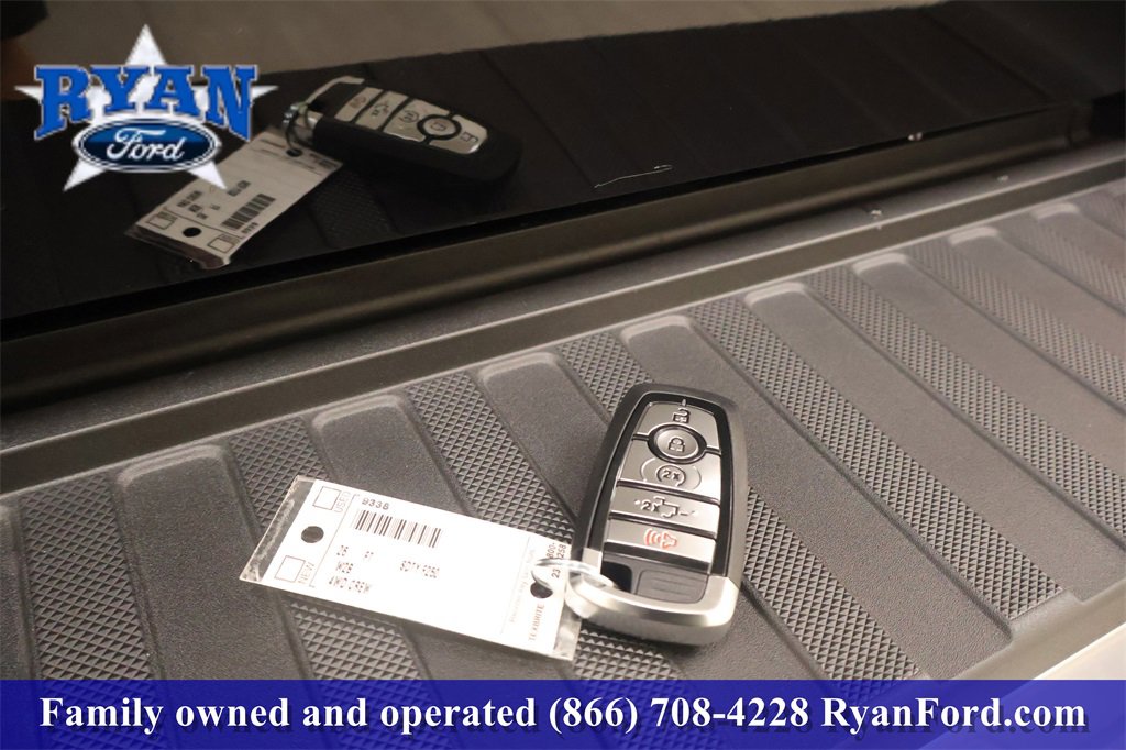 New 2026 Ford F250 Lariat w/ FX4 Off-Road Package image 40