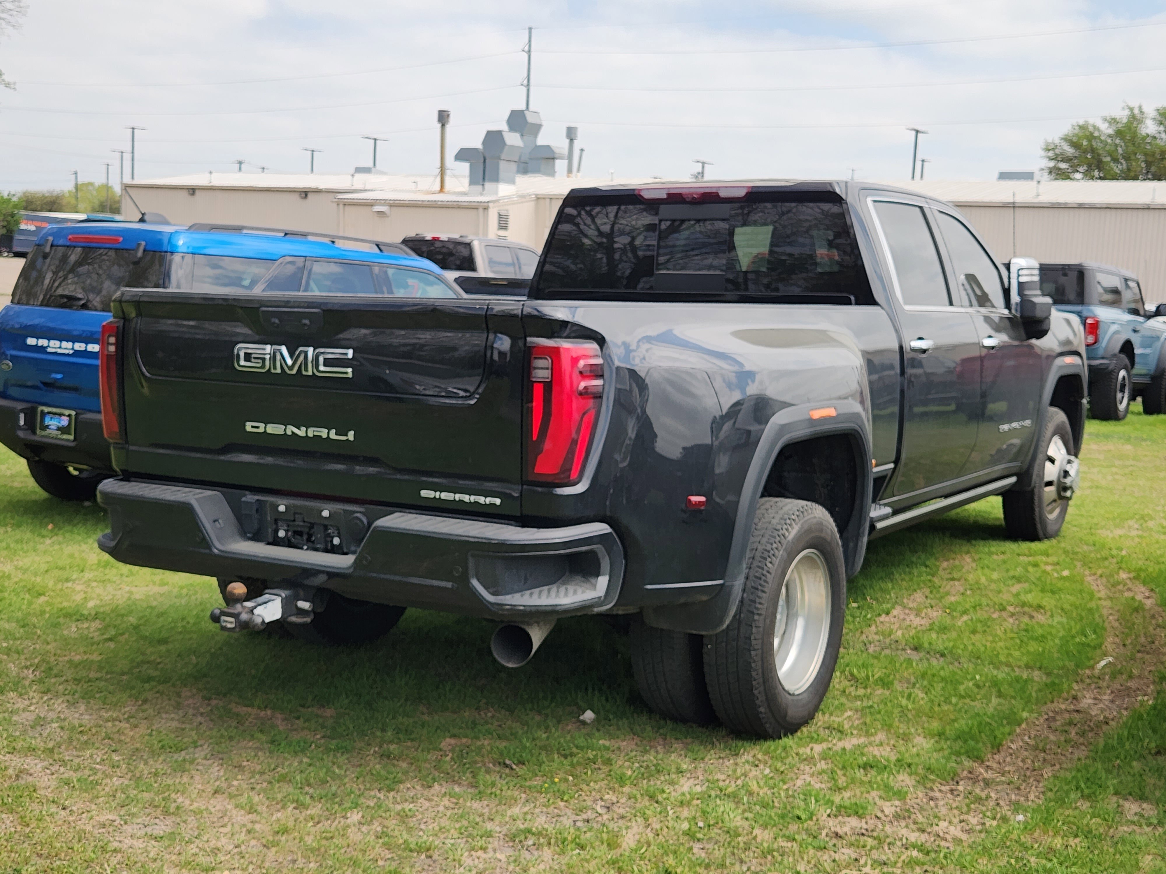 Used 2024 GMC Sierra 3500 Denali Ultimate AWD/4WD image 4