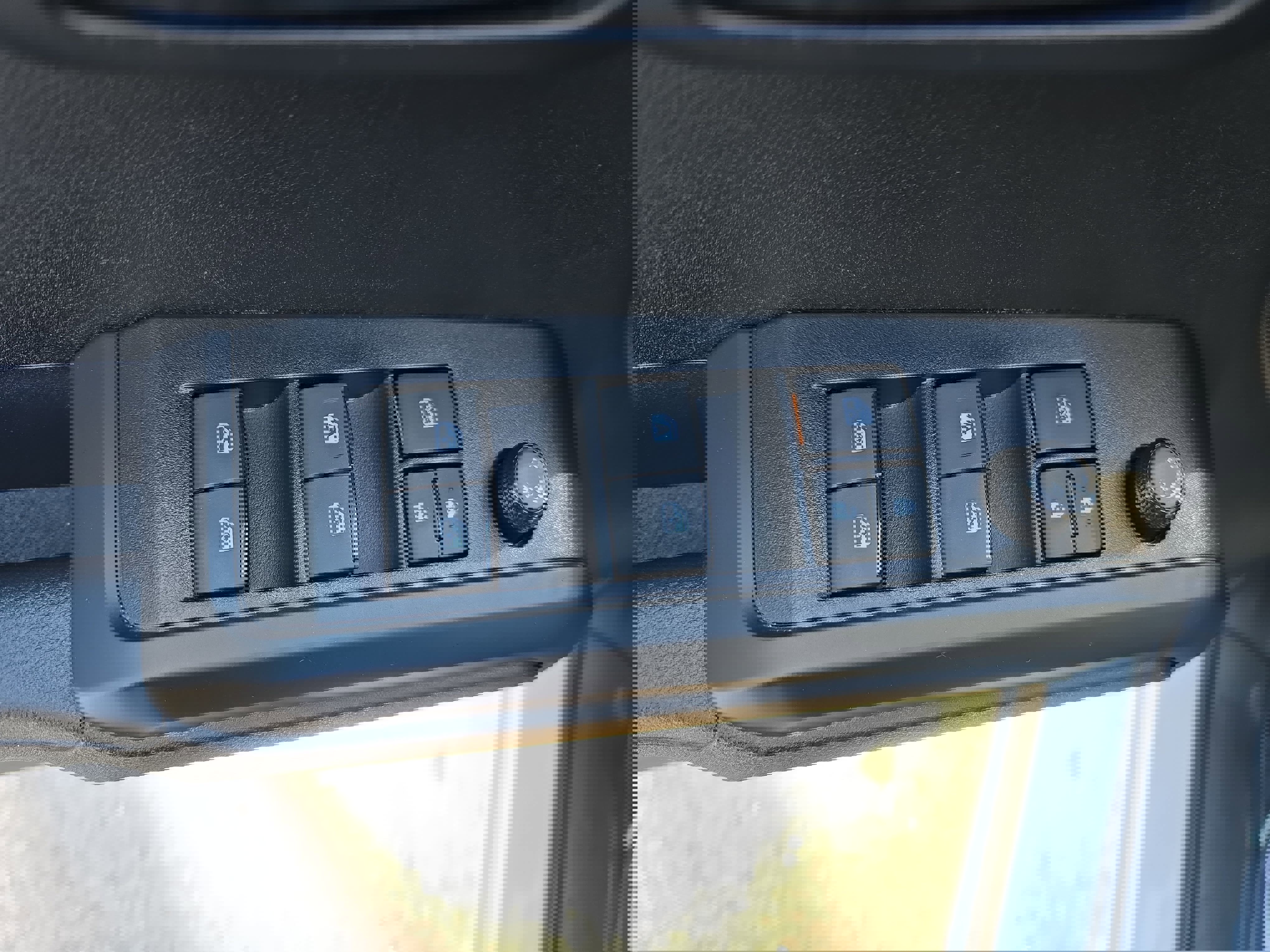 Used 2022 Toyota Tacoma SR w/ SR Convenience Package image 29