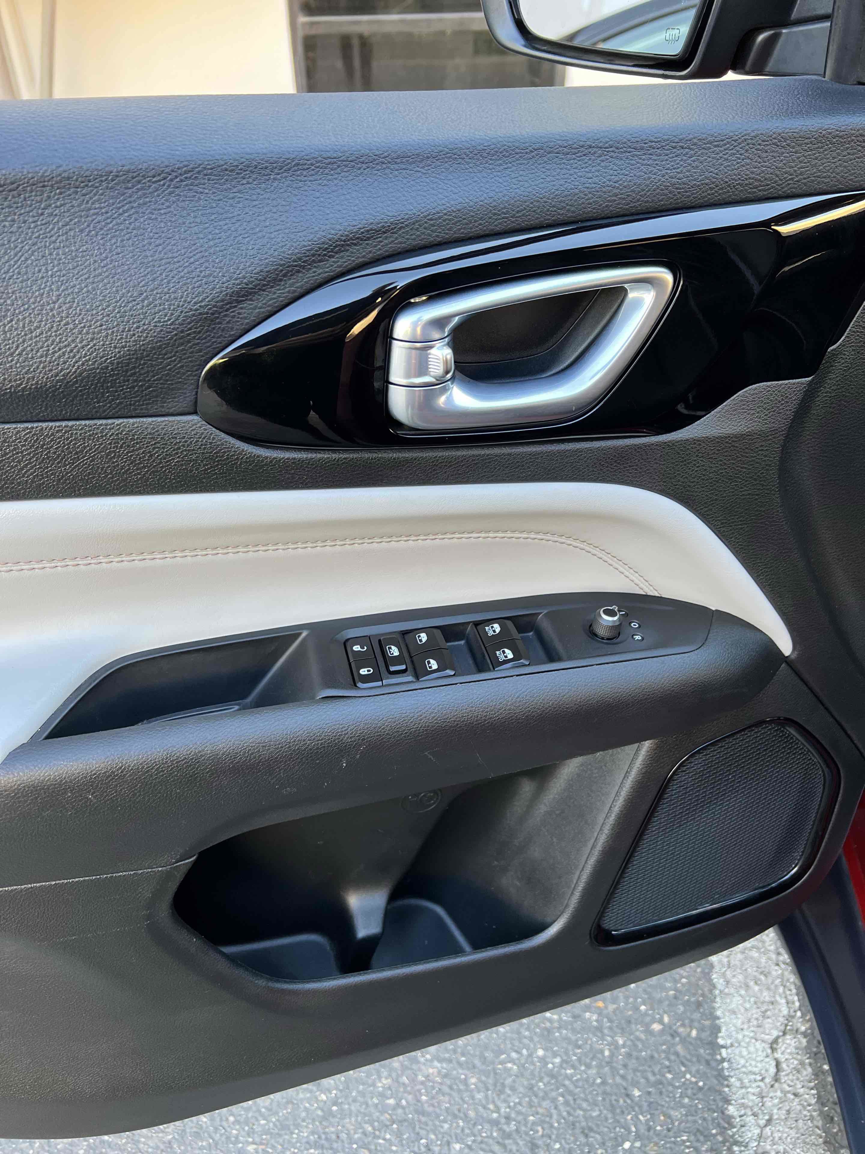 Used 2025 Jeep Compass Limited image 68