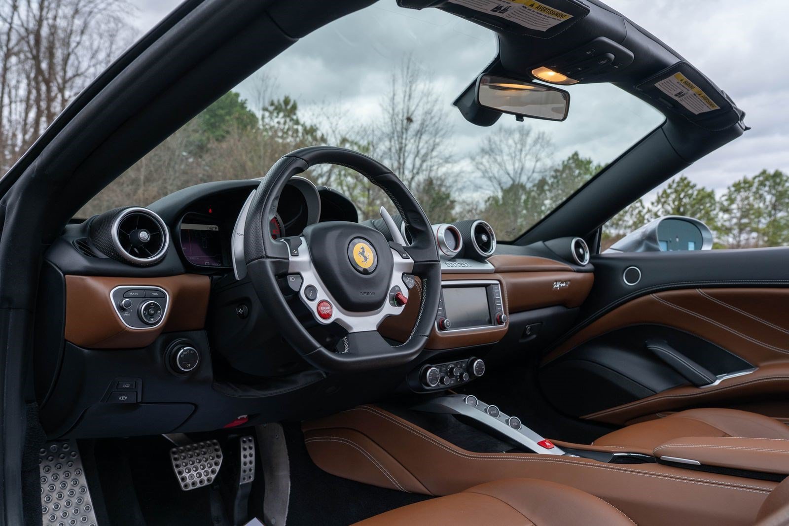 Used 2017 Ferrari California T RWD image 31