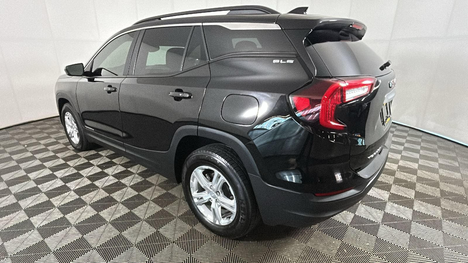 Used 2022 GMC Terrain SLE w/ Driver Convenience Package AWD/4WD image 7