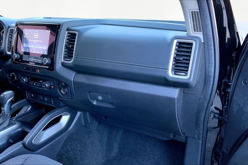 Used 2023 Nissan Frontier SV image 18