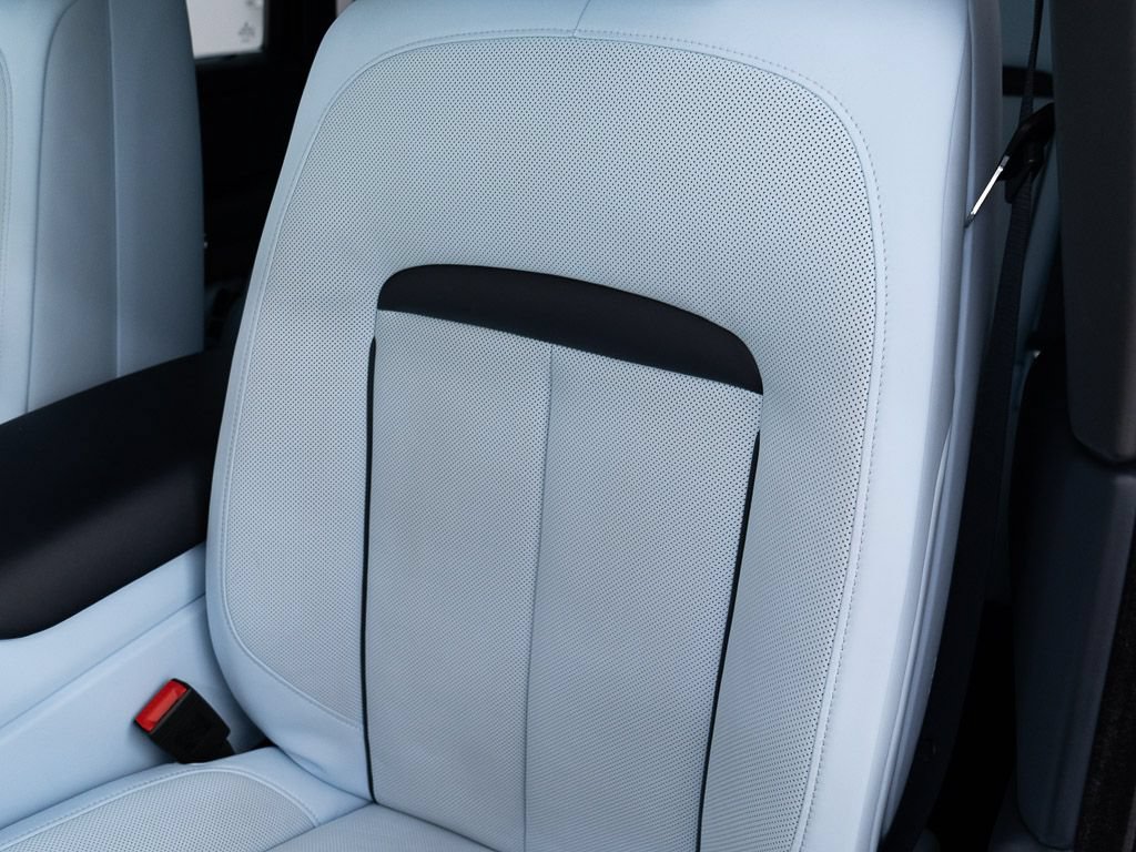 Certified 2025 Rolls-Royce Cullinan AWD/4WD image 19