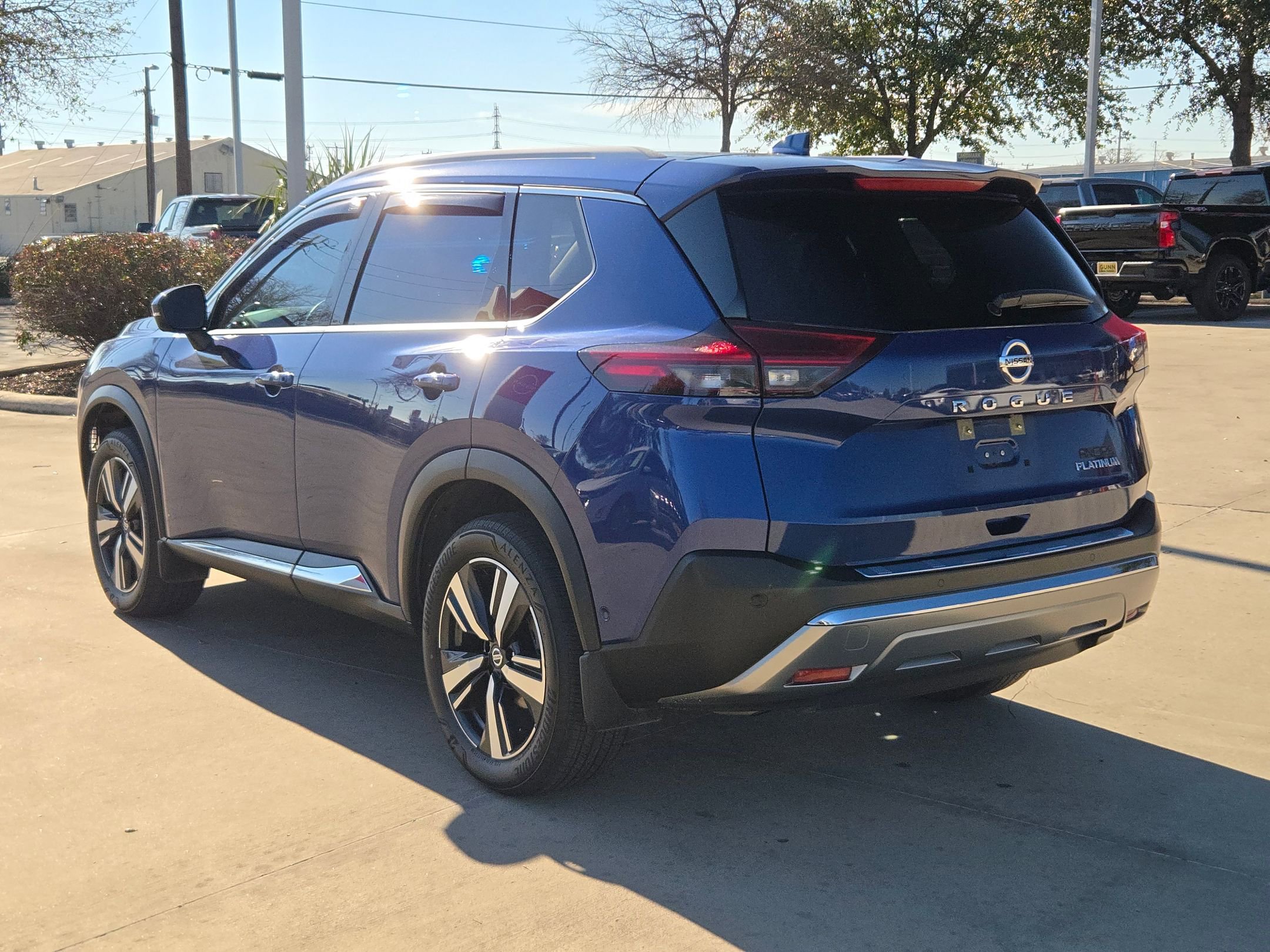 Used 2021 Nissan Rogue Platinum image 5
