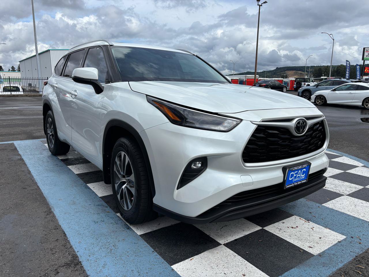 Used 2022 Toyota Highlander XLE AWD/4WD image 7