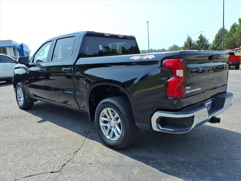 Used 2023 Chevrolet Silverado 1500 LT AWD/4WD image 5