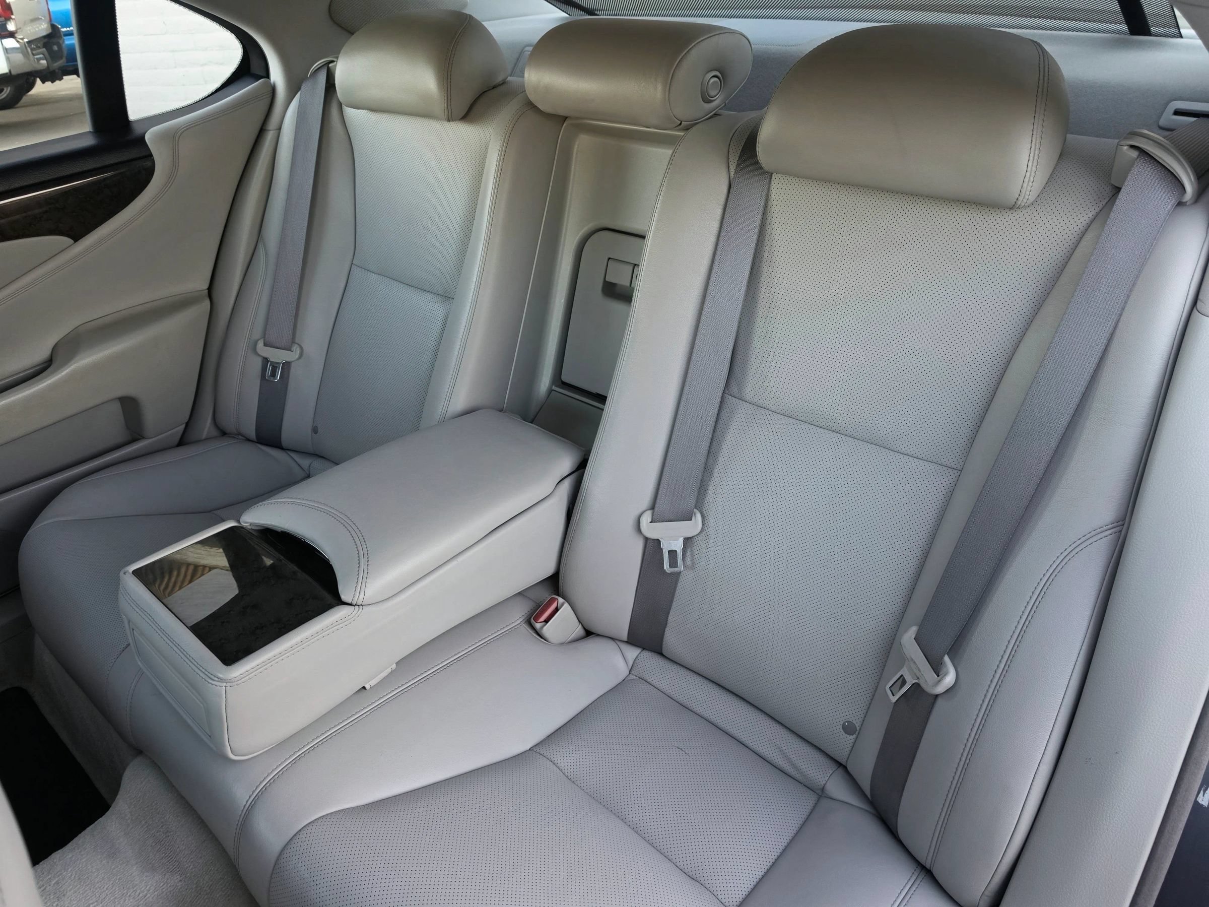 Used 2012 Lexus LS 460 w/ Luxury Value Edition RWD image 18