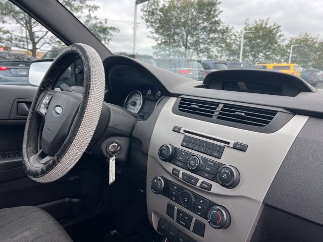 Used 2010 Ford Focus SE FWD image 29