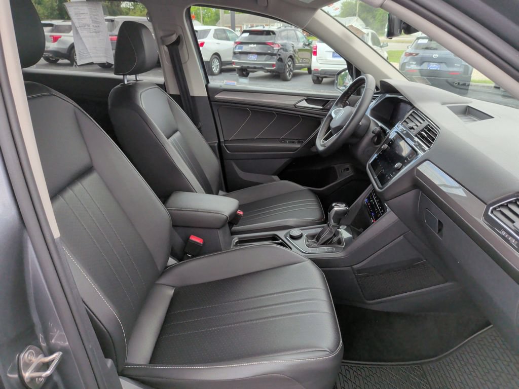 Used 2022 Volkswagen Tiguan SE AWD/4WD image 16