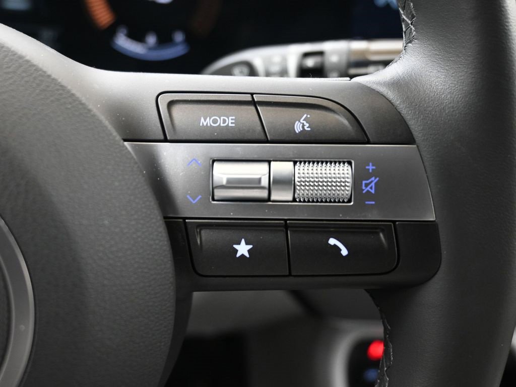 Certified 2025 Hyundai Kona SEL image 27