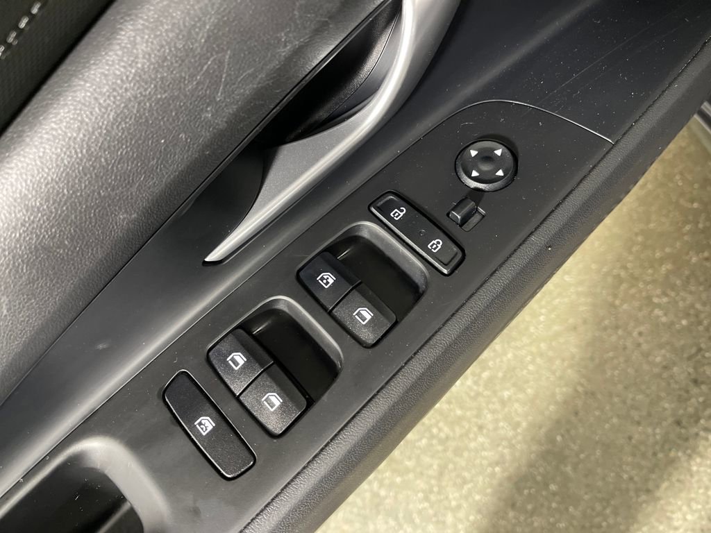 Used 2023 Hyundai Elantra SEL FWD image 18
