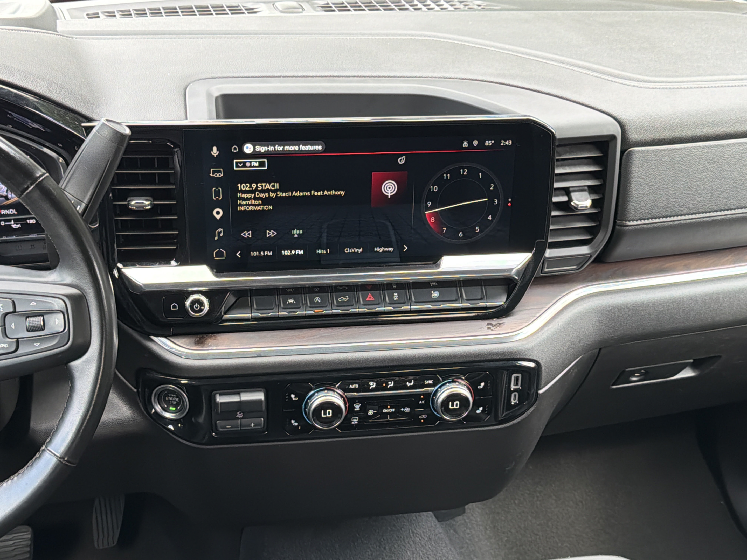 Used 2025 GMC Sierra 1500 SLT RWD image 11