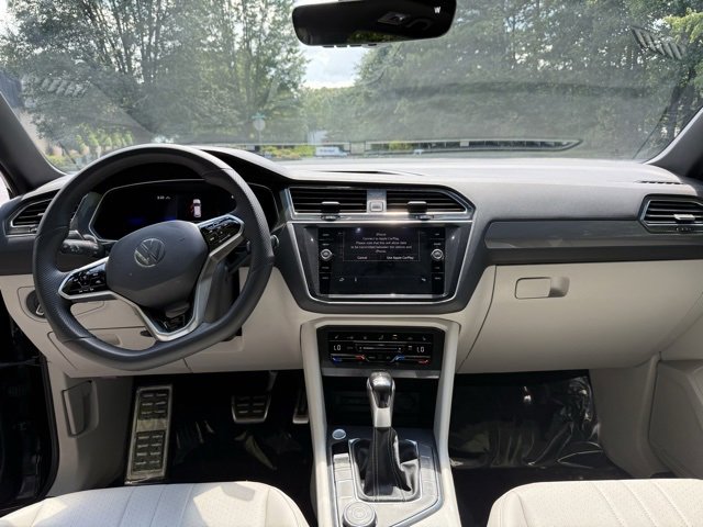 Used 2022 Volkswagen Tiguan SE R-Line image 6
