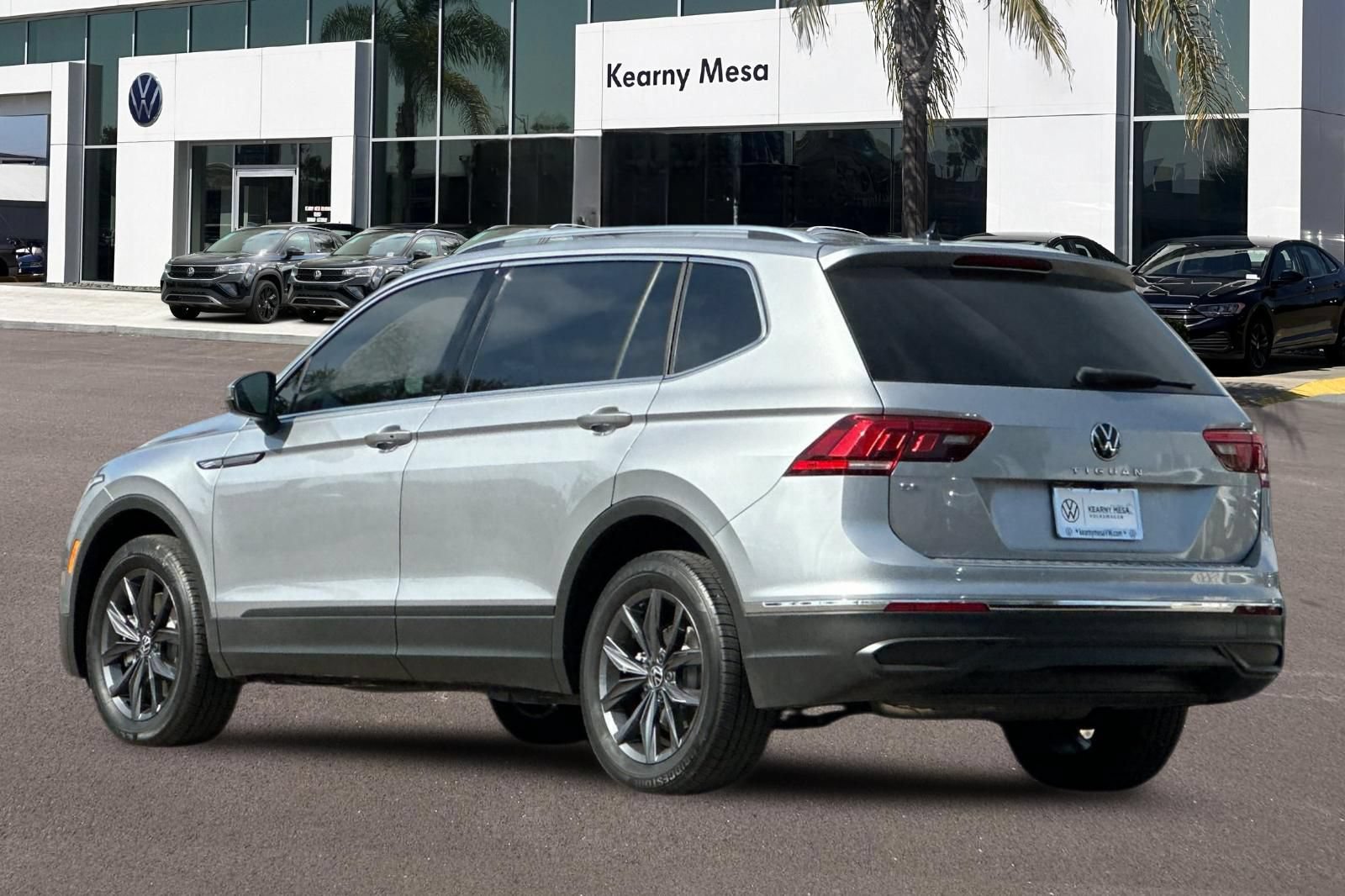 Used 2023 Volkswagen Tiguan SE FWD image 6