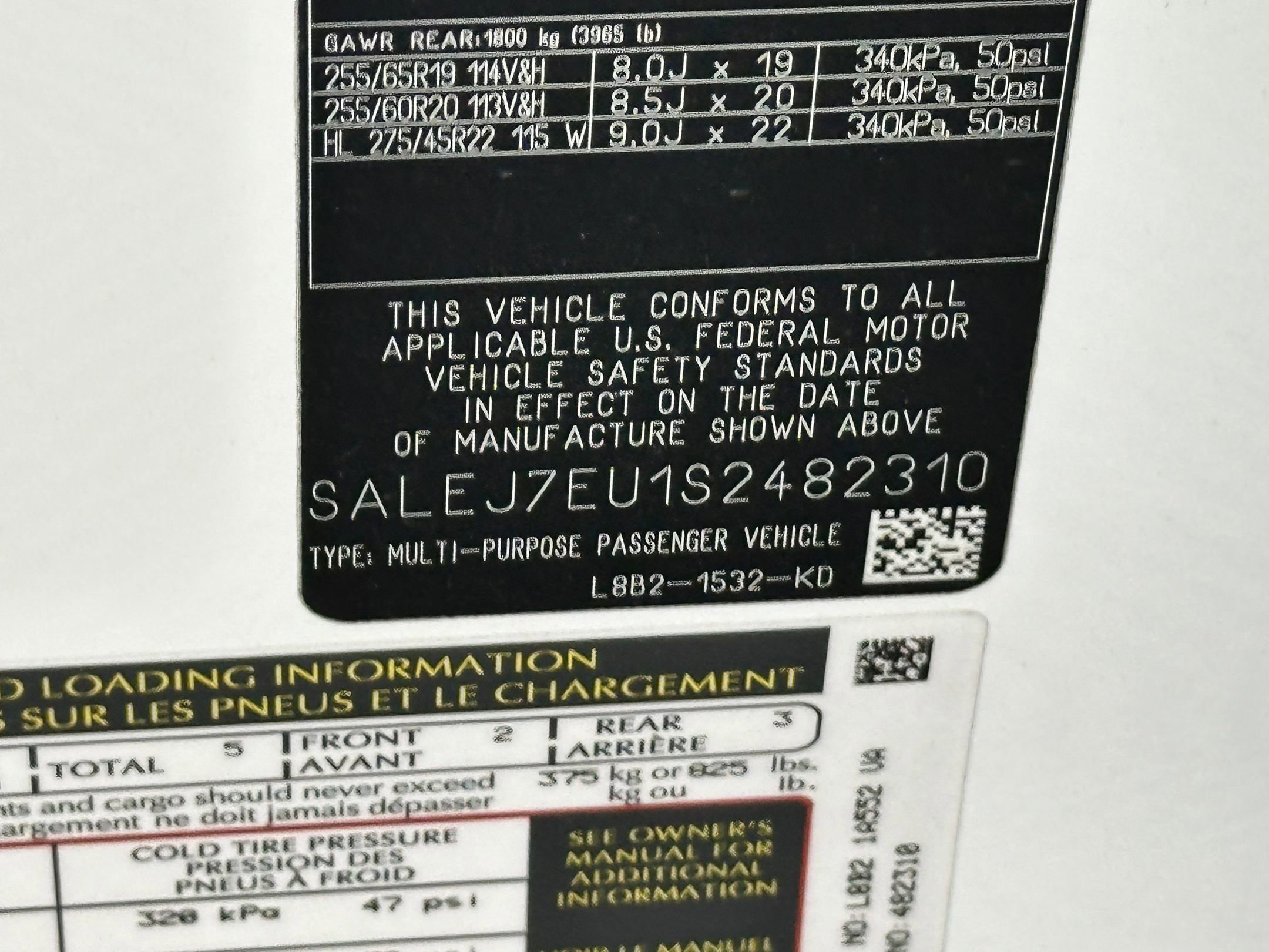 New 2025 Land Rover Defender 110 S image 18