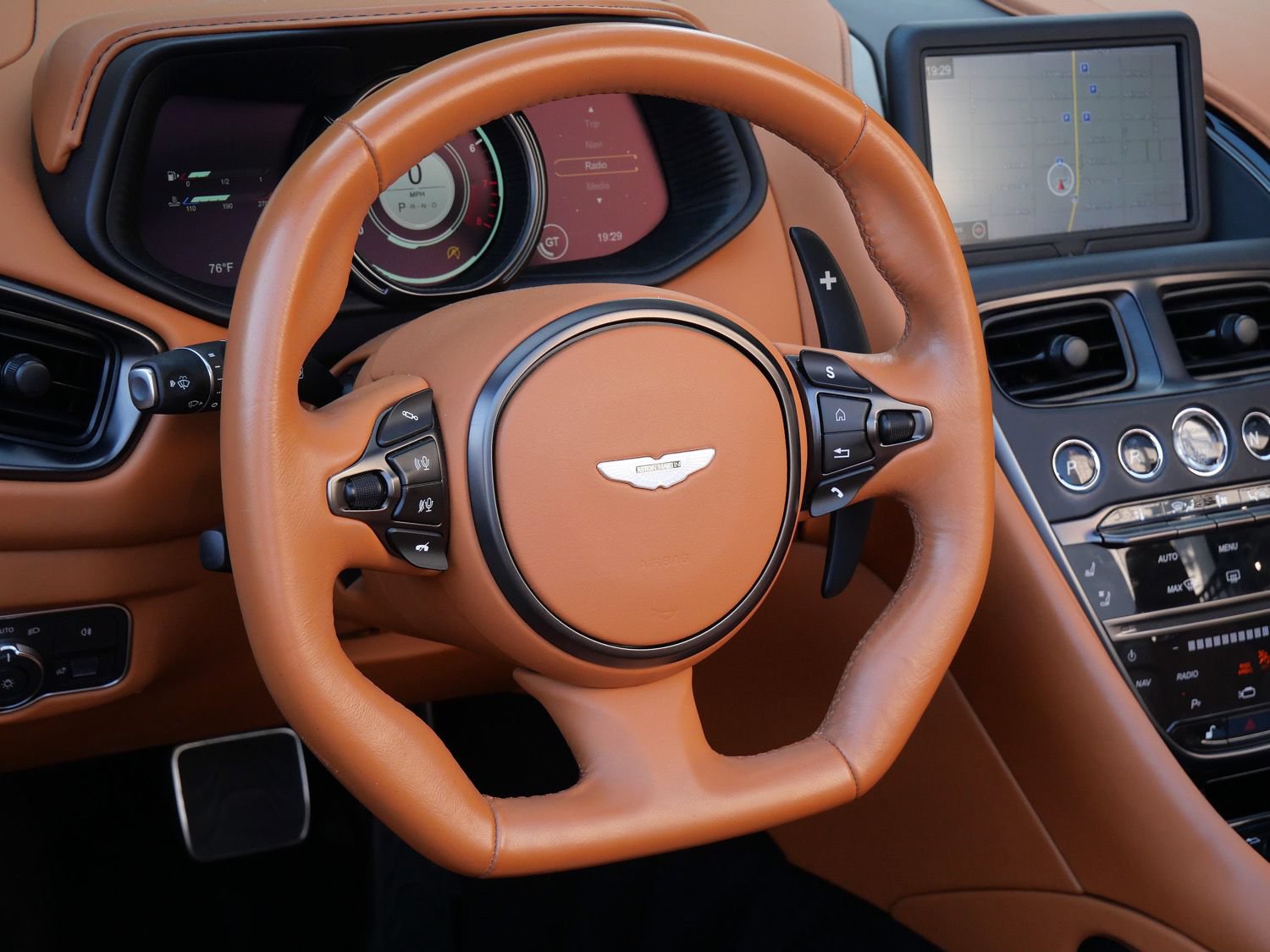 Used 2023 Aston Martin DB11 Volante RWD image 11
