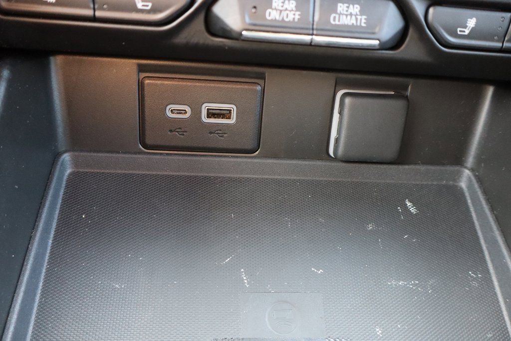 Used 2024 Chevrolet Suburban RST w/ Luxury Package image 15