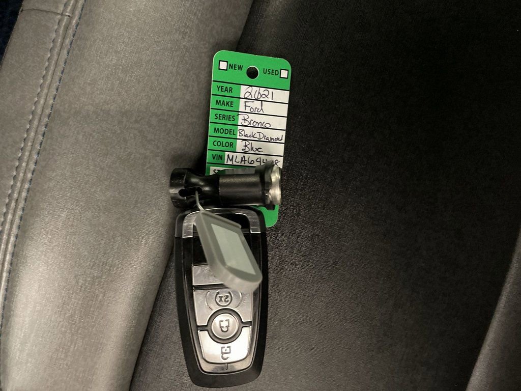 Used 2021 Ford Bronco Black Diamond w/ Sasquatch Package image 28