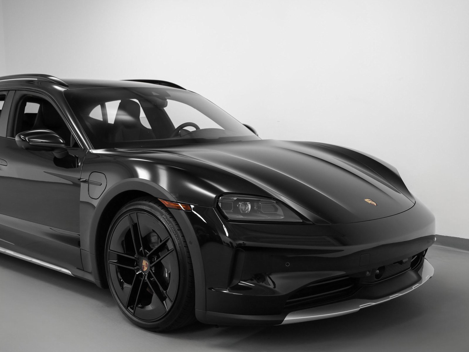 New 2025 Porsche Taycan 4 Cross Turismo image 9