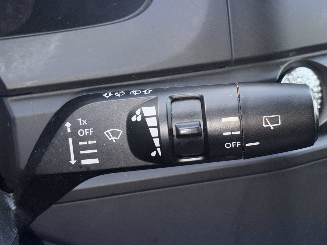 Used 2023 Nissan Pathfinder S FWD image 10