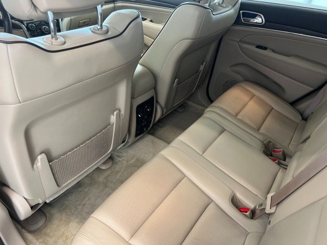 Used 2016 Jeep Grand Cherokee Overland AWD/4WD image 38