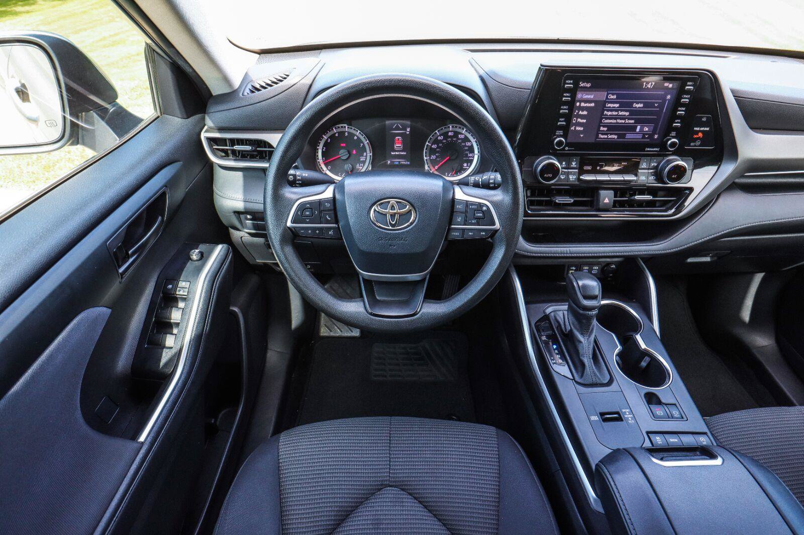 Used 2022 Toyota Highlander L FWD image 23