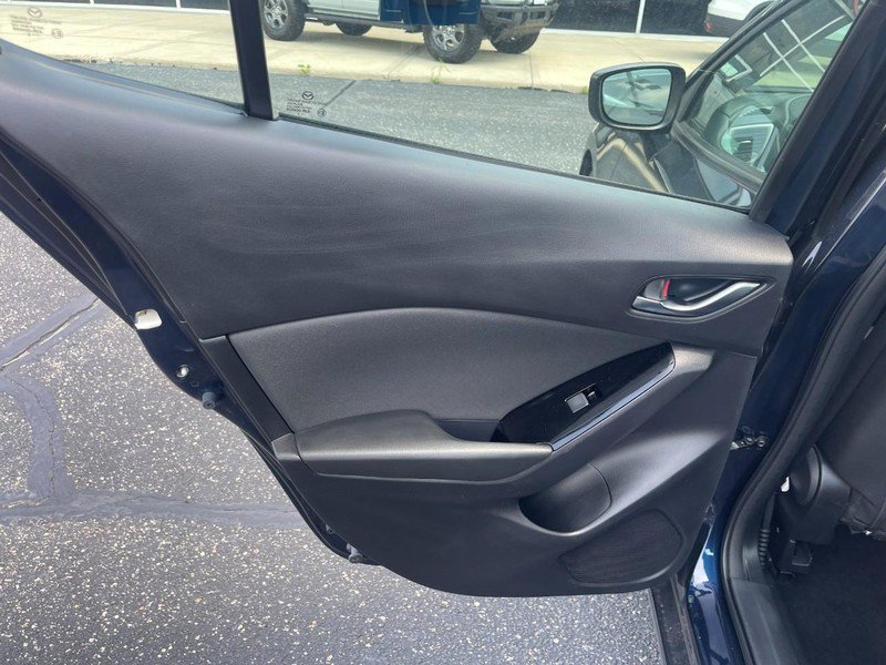 Used 2018 MAZDA MAZDA3 Sport FWD image 11
