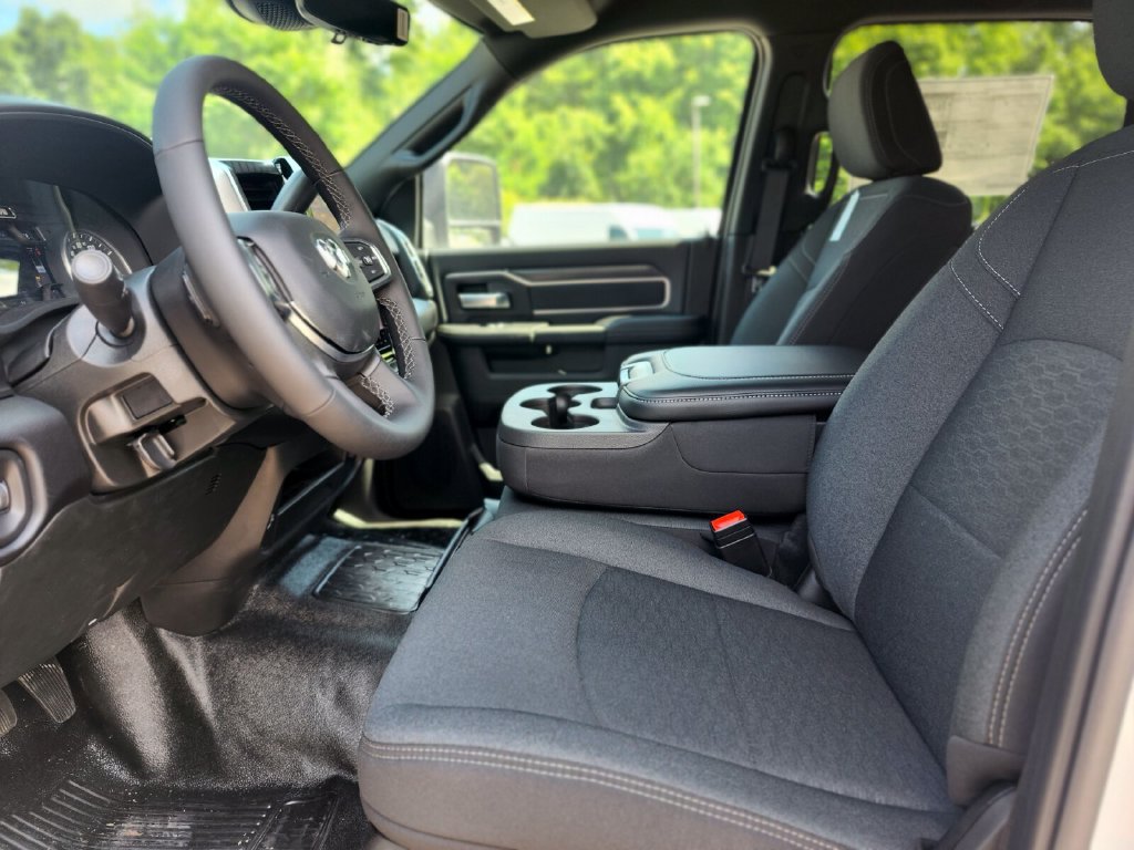 New 2026 RAM 3500 Big Horn AWD/4WD image 17