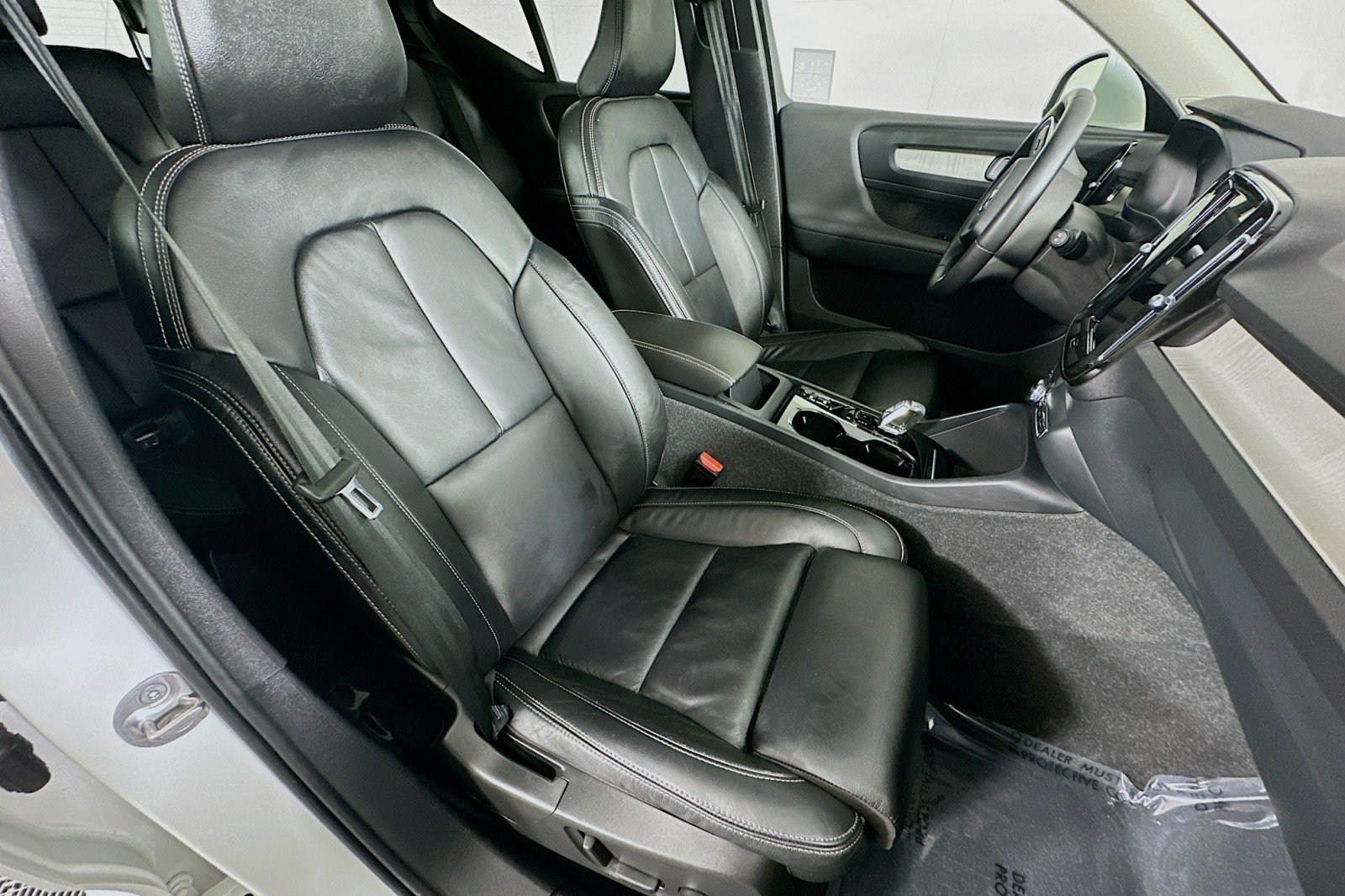 Used 2023 Volvo XC40 B5 Plus AWD/4WD image 8