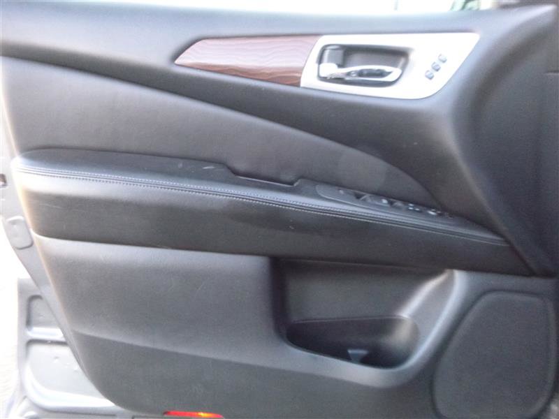 Used 2017 Nissan Pathfinder Platinum w/ Cargo Package image 22