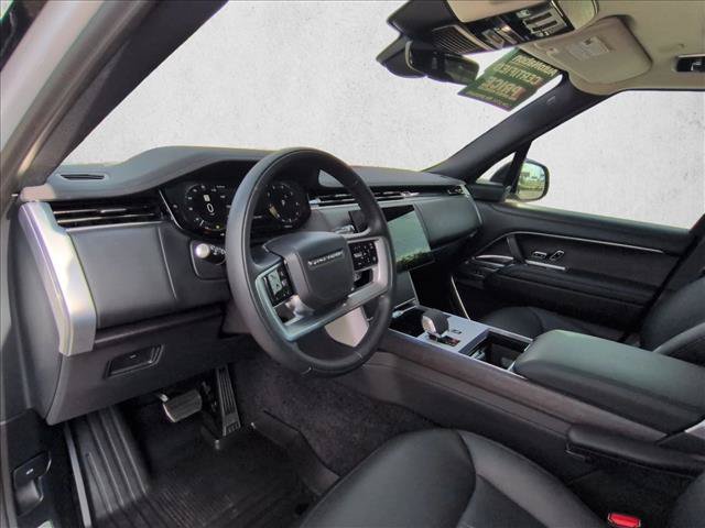 Used 2025 Land Rover Range Rover SE AWD/4WD image 9