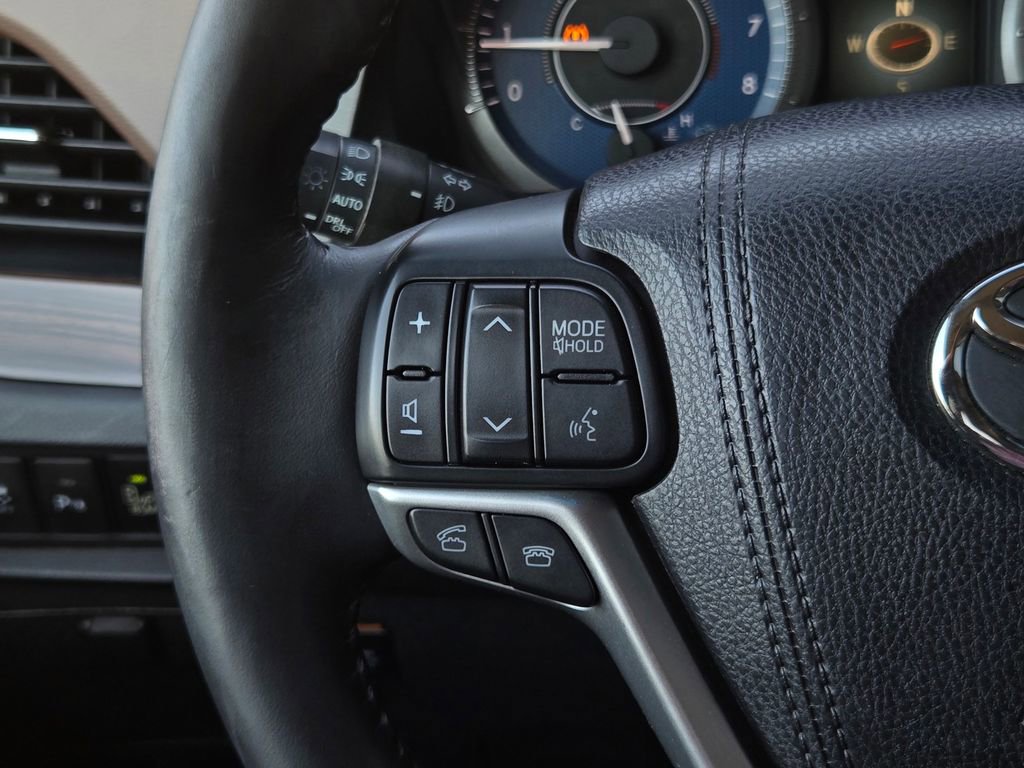 Used 2017 Toyota Sienna Limited image 33