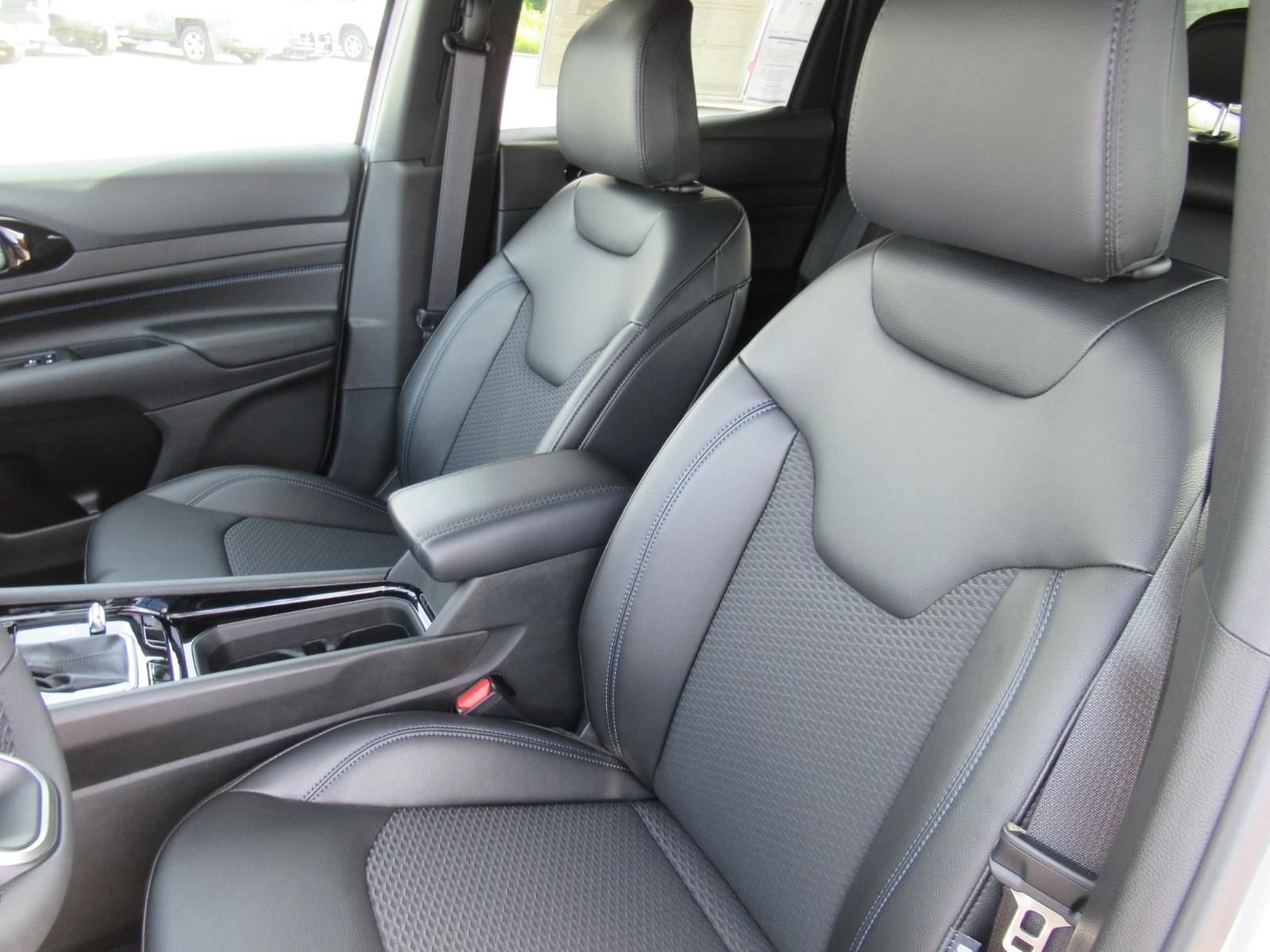 New 2026 Jeep Compass Latitude AWD/4WD image 19