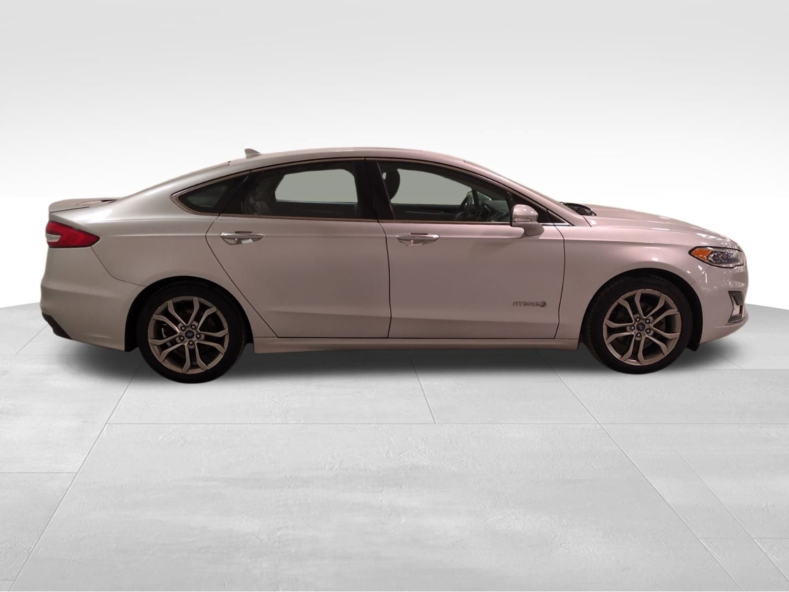 Used 2019 Ford Fusion Titanium image 3