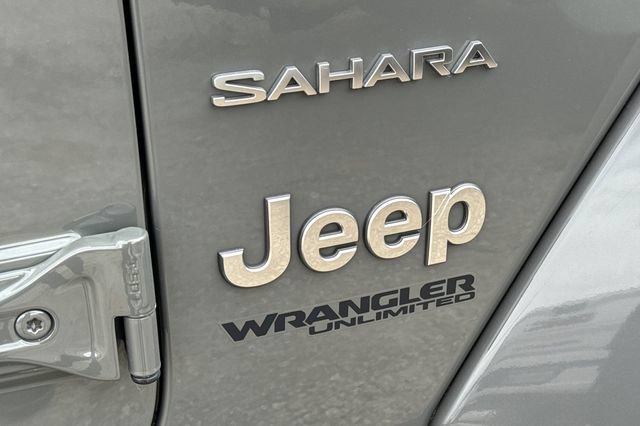 Used 2022 Jeep Wrangler Unlimited Sahara w/ LED Lighting Group AWD/4WD image 6