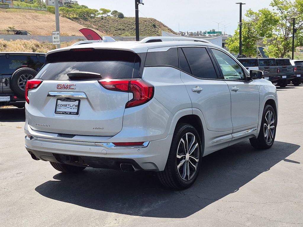 Used 2020 GMC Terrain Denali w/ Denali Premium Package AWD/4WD image 5