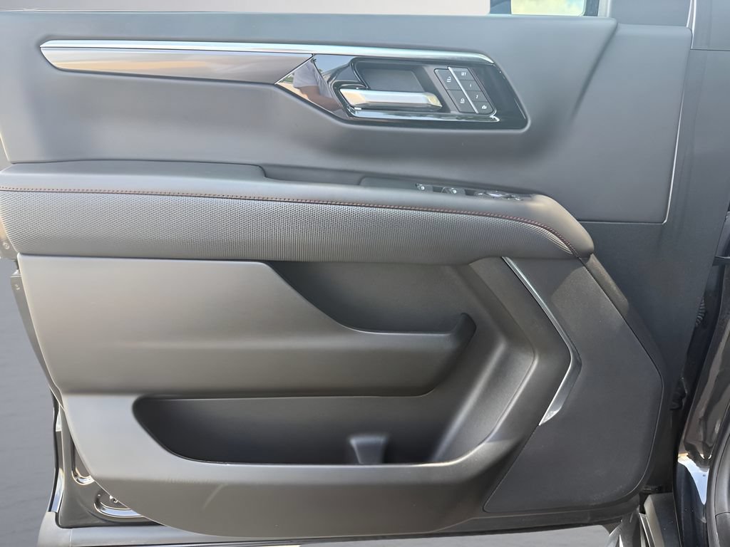 Used 2025 Chevrolet Tahoe RST AWD/4WD image 9