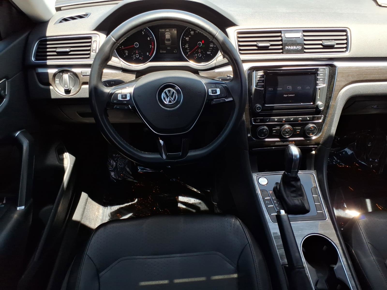 Used 2018 Volkswagen Passat 2.0T SE FWD image 25