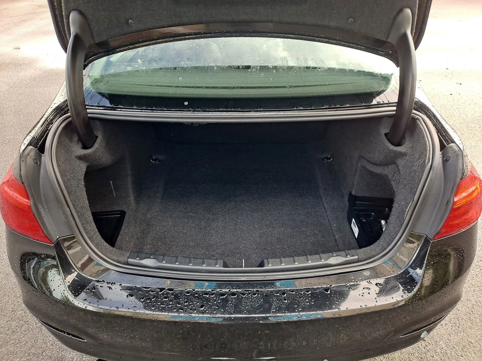 Used 2017 BMW 320i xDrive Sedan image 11