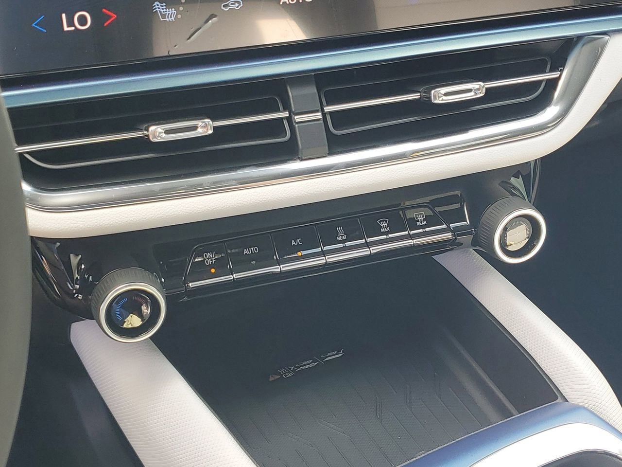 New 2025 Chevrolet Equinox EV LT FWD image 25