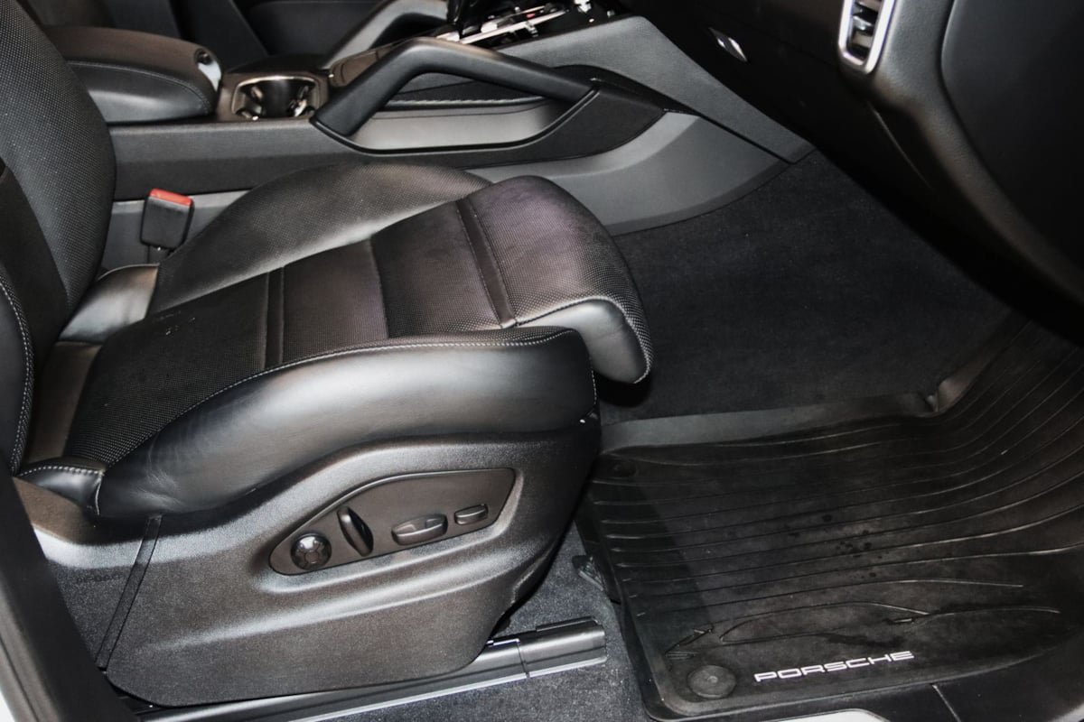 Used 2023 Porsche Cayenne Coupe w/ Towing Package w/o Tow Ball AWD/4WD image 64