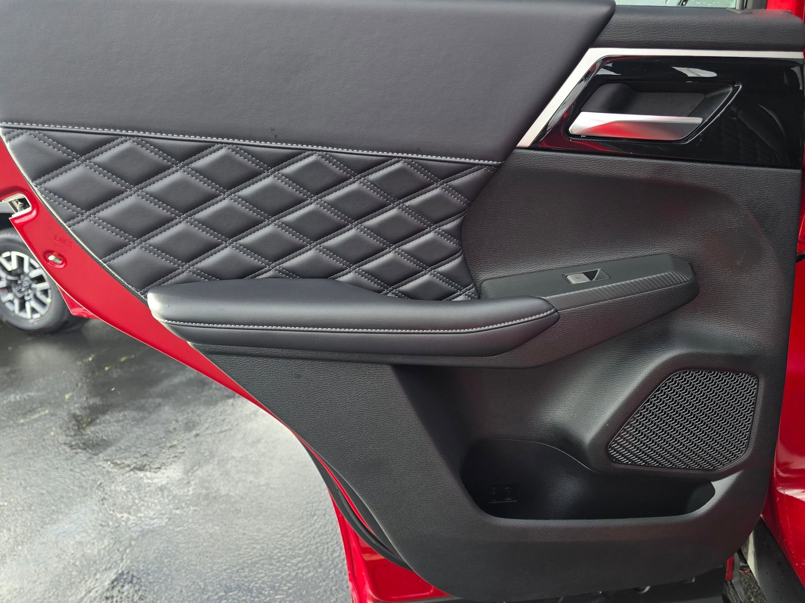 Used 2024 Mitsubishi Outlander SEL image 36