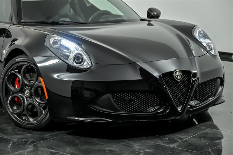 Used 2016 Alfa Romeo 4C Spider RWD image 2