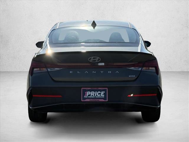 Certified 2025 Hyundai Elantra SEL image 6