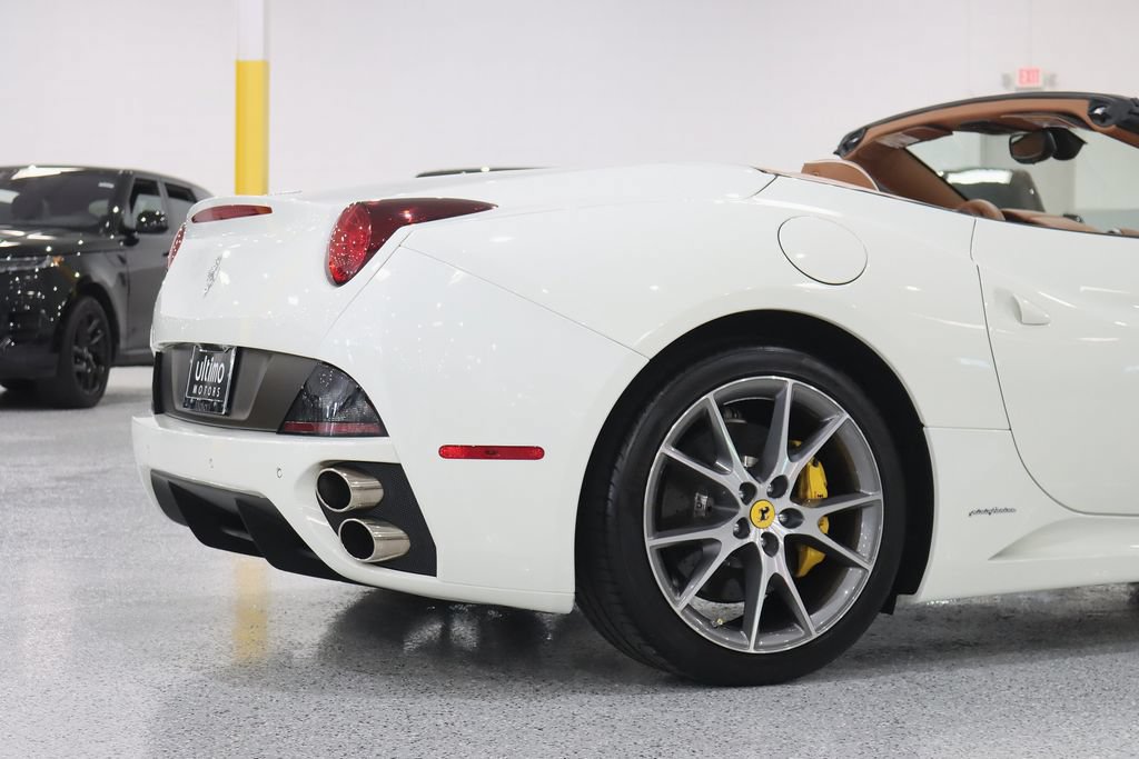 Used 2011 Ferrari California RWD image 12